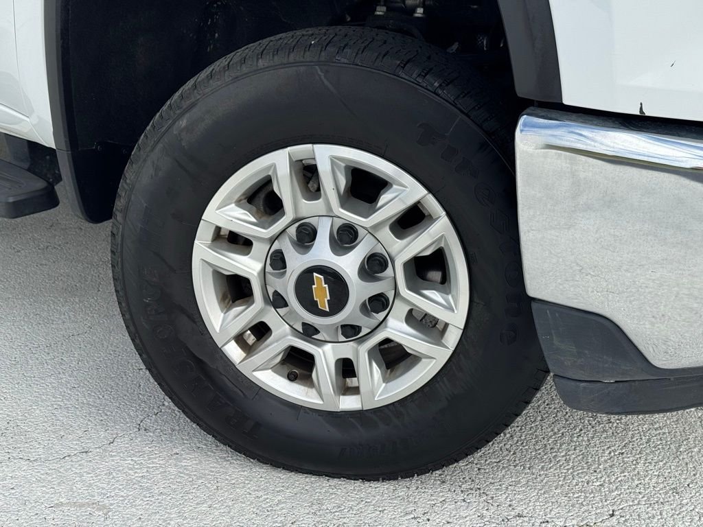 Used 2025 White Chevrolet LT image 7