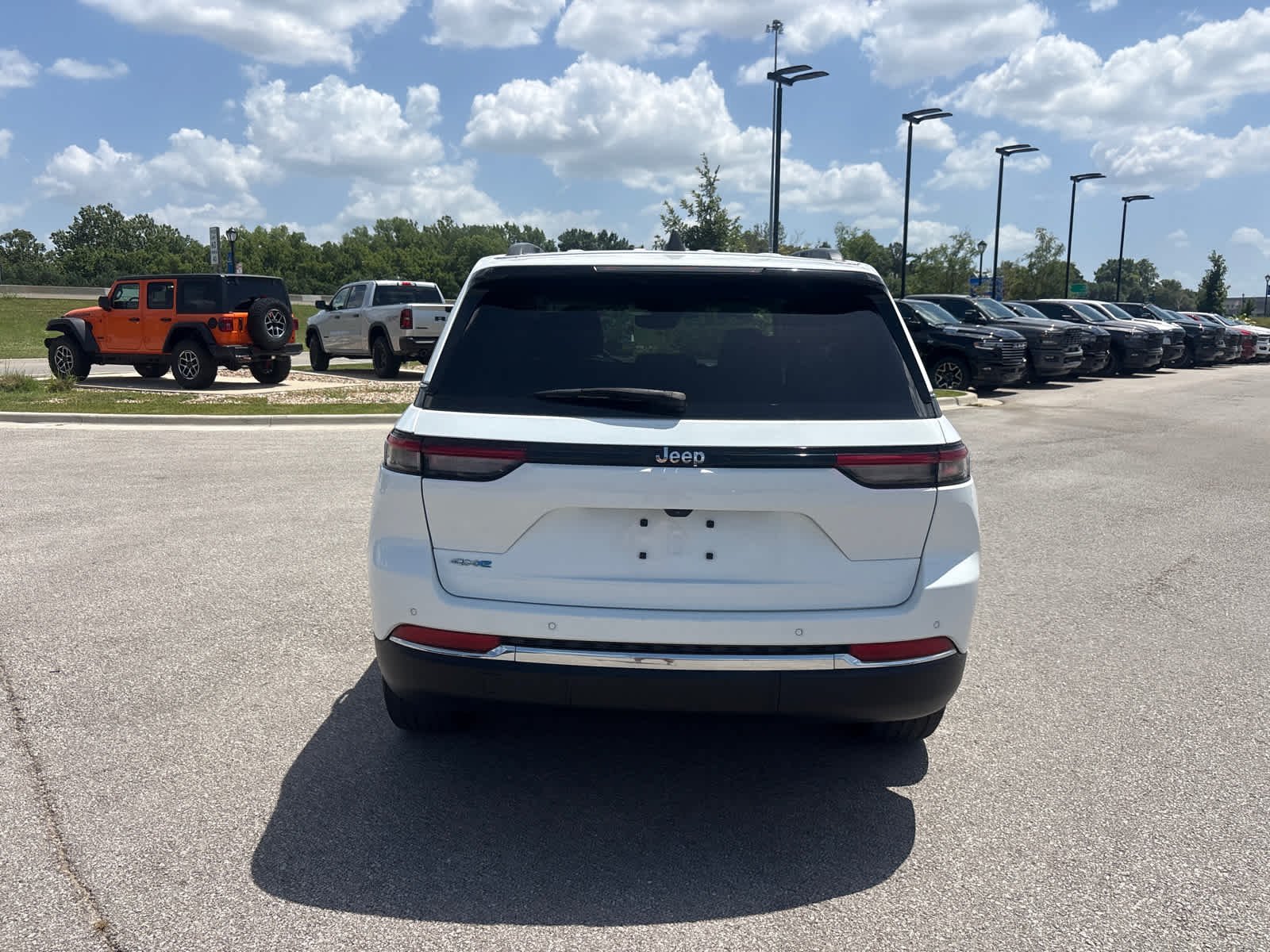 Used 2022 Bright White Clearcoat Jeep  image 9