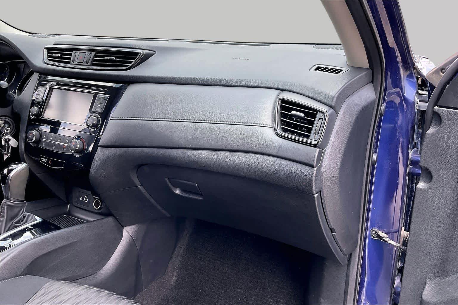 Used 2019 Caspian Blue Metallic Nissan S image 16