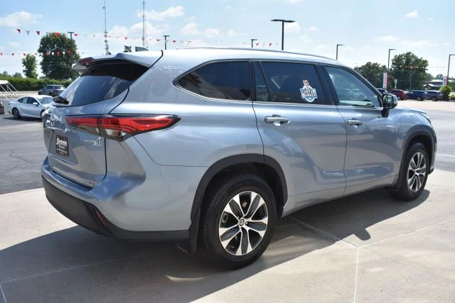 Used 2020 Blue Toyota XLE image 5