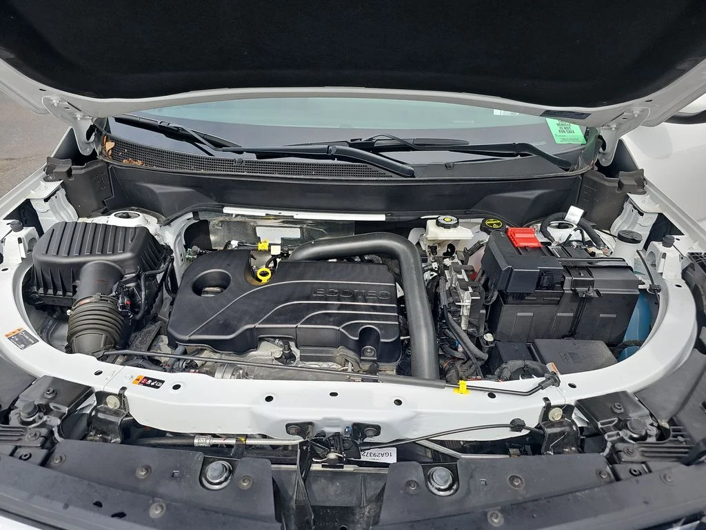 Used 2025 White Chevrolet LT image 29