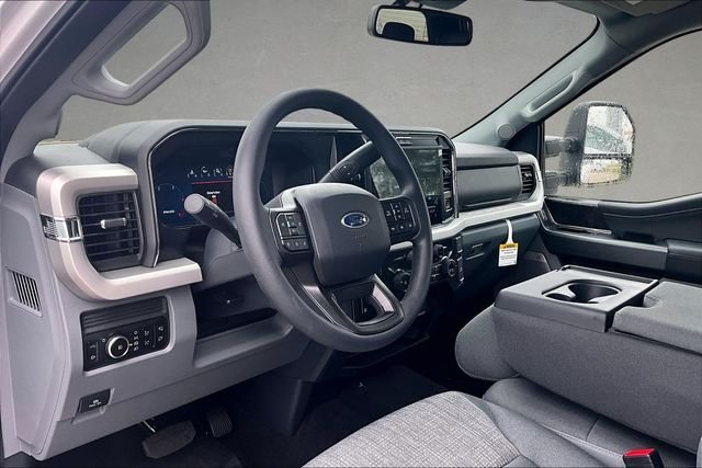 New 2026 Oxford White Ford XLT image 6