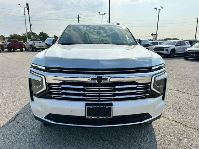 Used 2025 Iridescent Pearl Tricoat Chevrolet Premier image 9