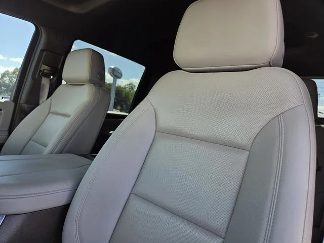 Used 2024 White GMC SLT image 28
