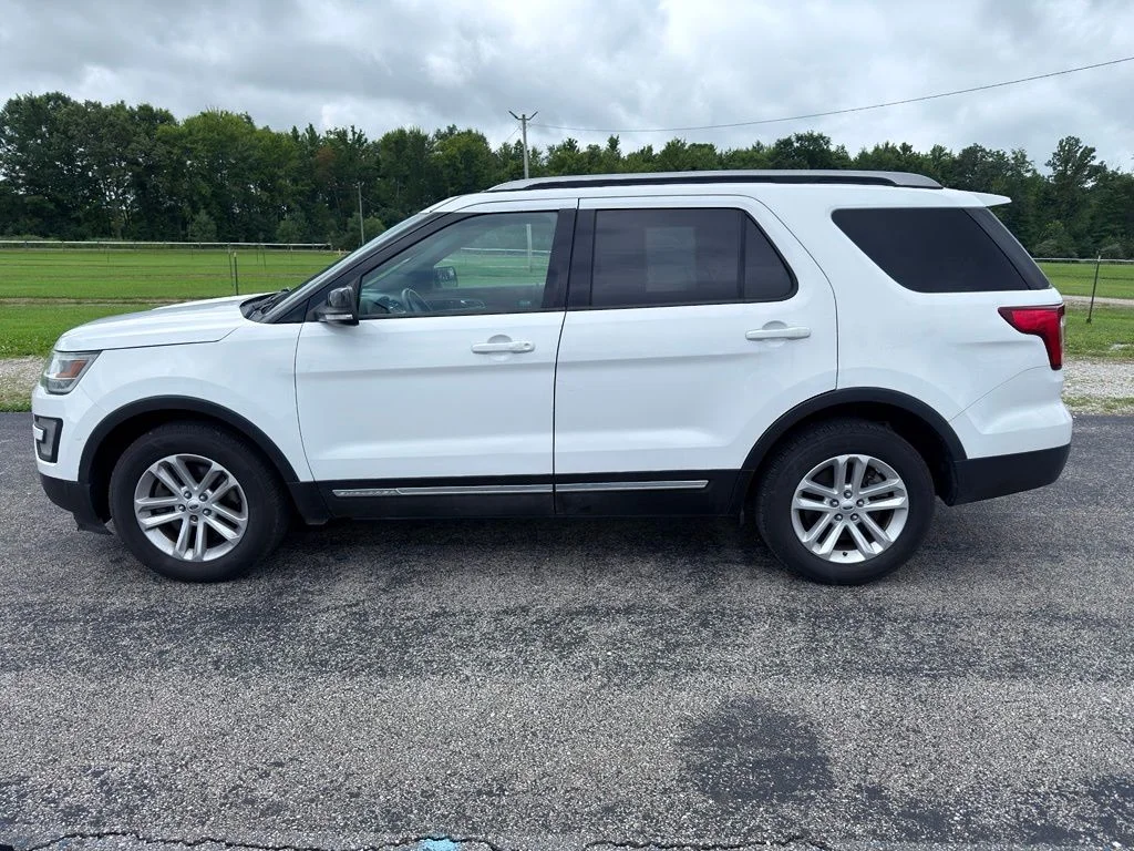 Used 2017 White Ford XLT image 12