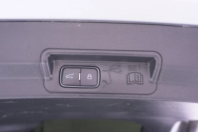 Used 2022 SILVER Ford Limited image 10