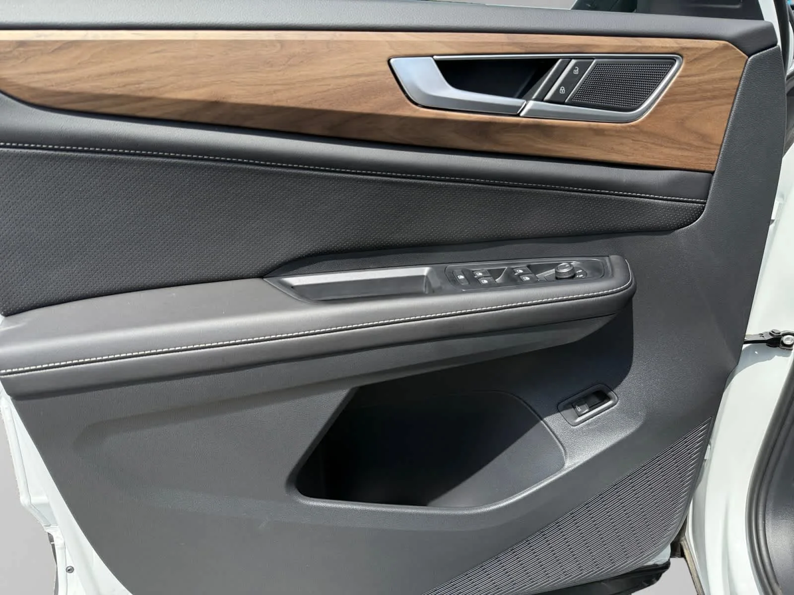 2026 Volkswagen Atlas SE w/Tech - Photo 10