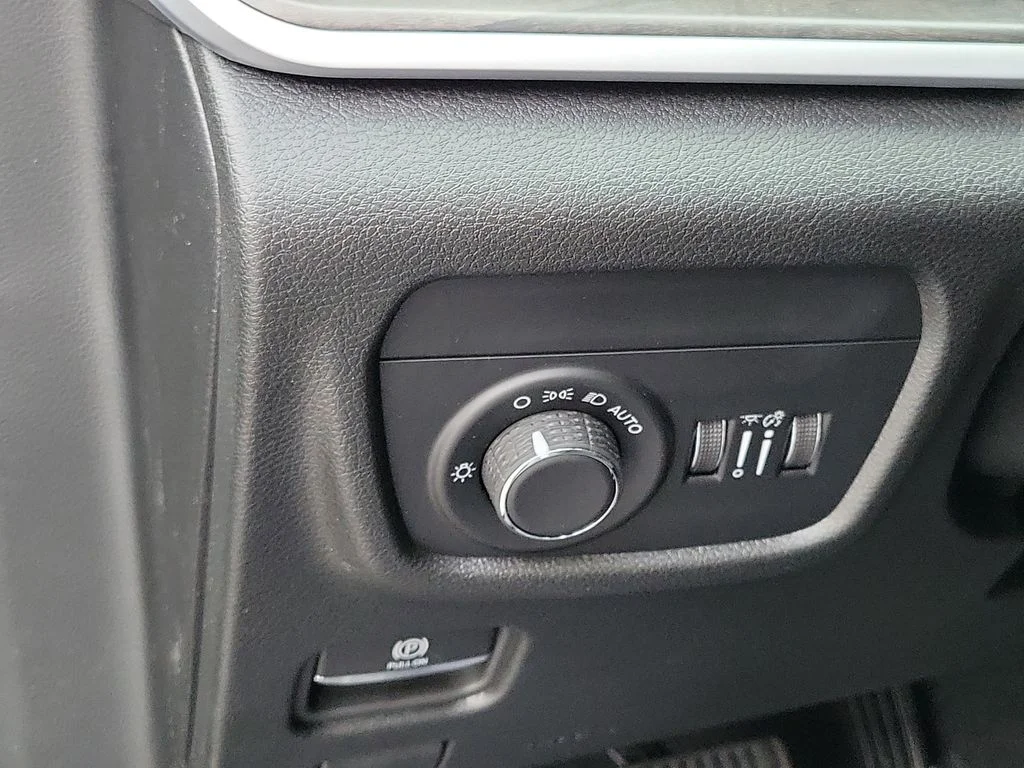 New 2026 Black Jeep Altitude image 14