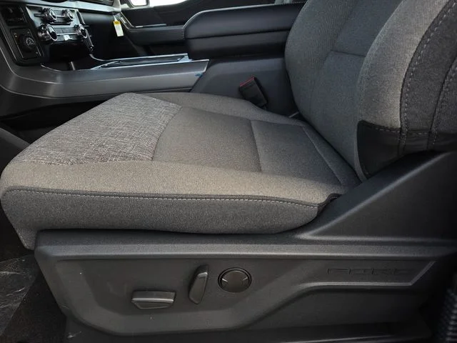 New 2026 Oxford White Ford XLT image 30