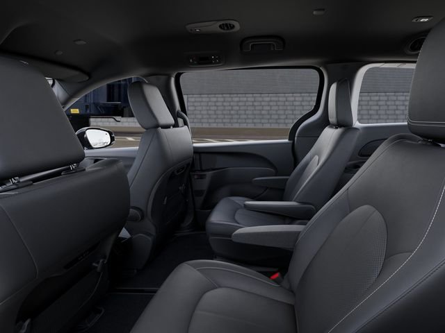 New 2027 Diamond Black Crystal Pearl-Coat Exterior Paint Chrysler Select image 23
