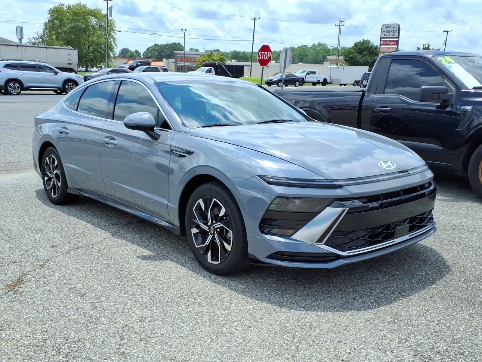 Used 2024 Transmission Blue Hyundai SEL image 3