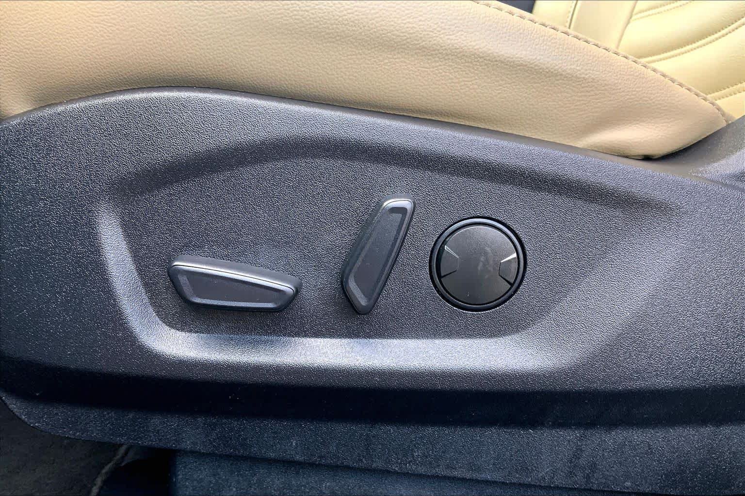 Used 2024 Iconic Silver Ford SEL image 35