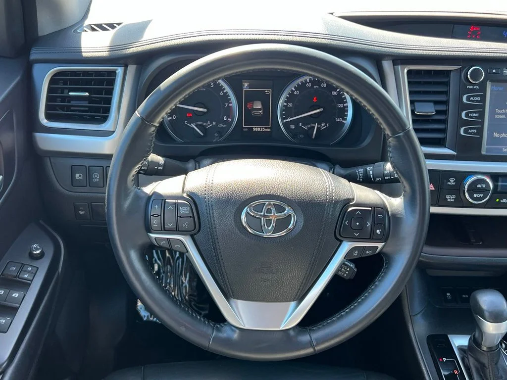 Used 2017 Predawn Gray Mica Toyota XLE image 22