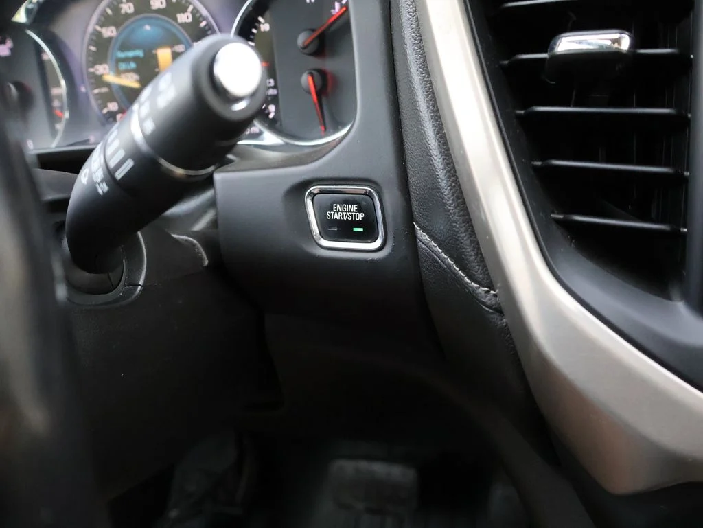 Used 2017 White GMC Denali image 35