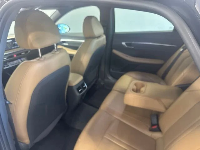 Used 2020 Black Hyundai Limited image 17