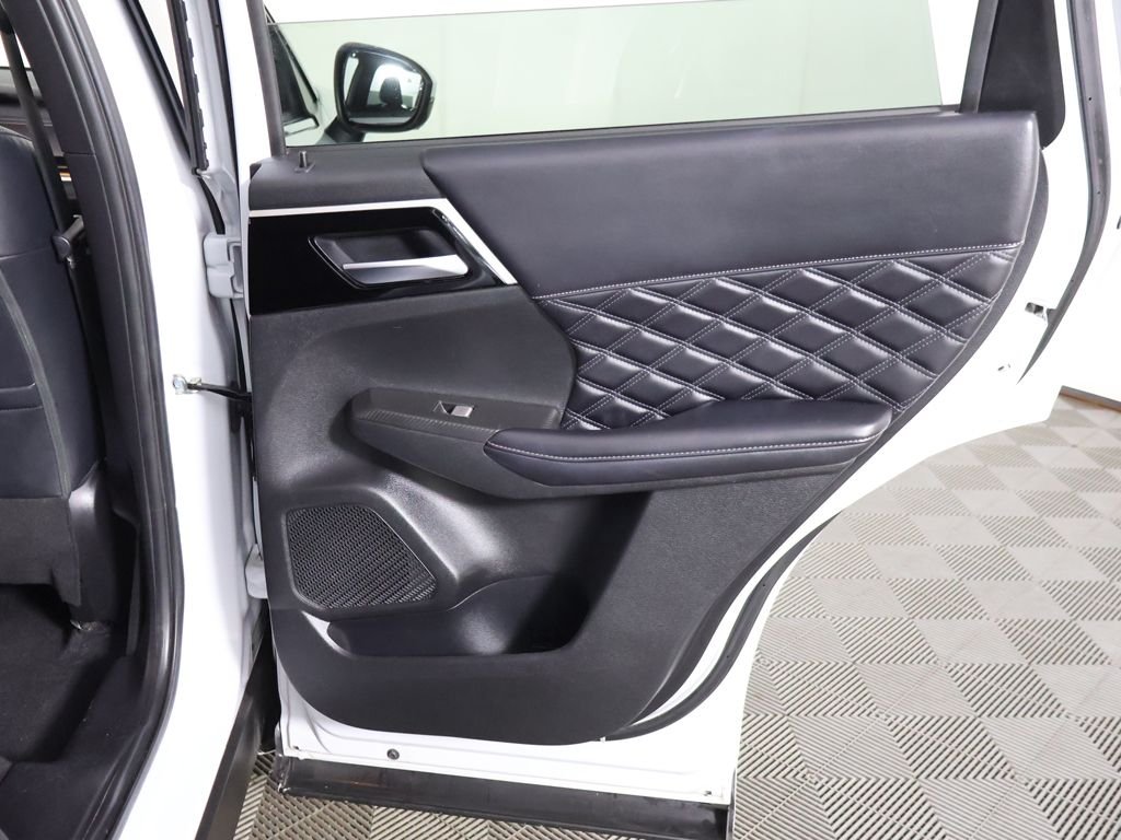 Used 2022 White Mitsubishi SEL image 28