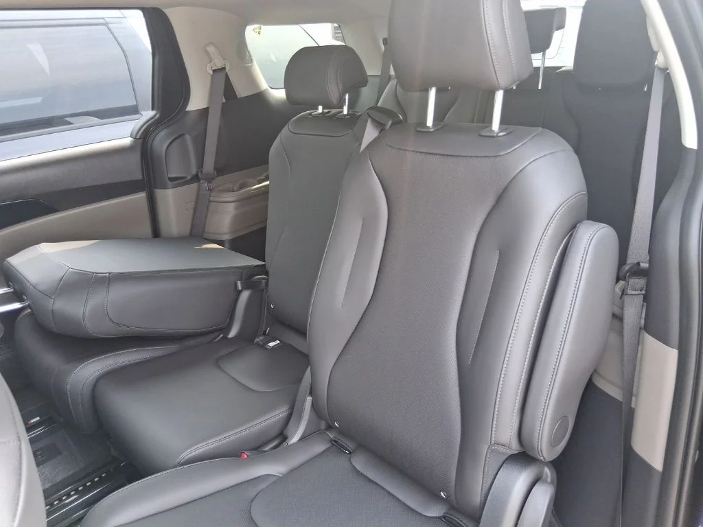 Used 2026 Blue Kia LXS image 16