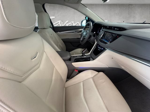 Used 2018 HARBOR BLUE METALLIC Cadillac Luxury FWD image 25