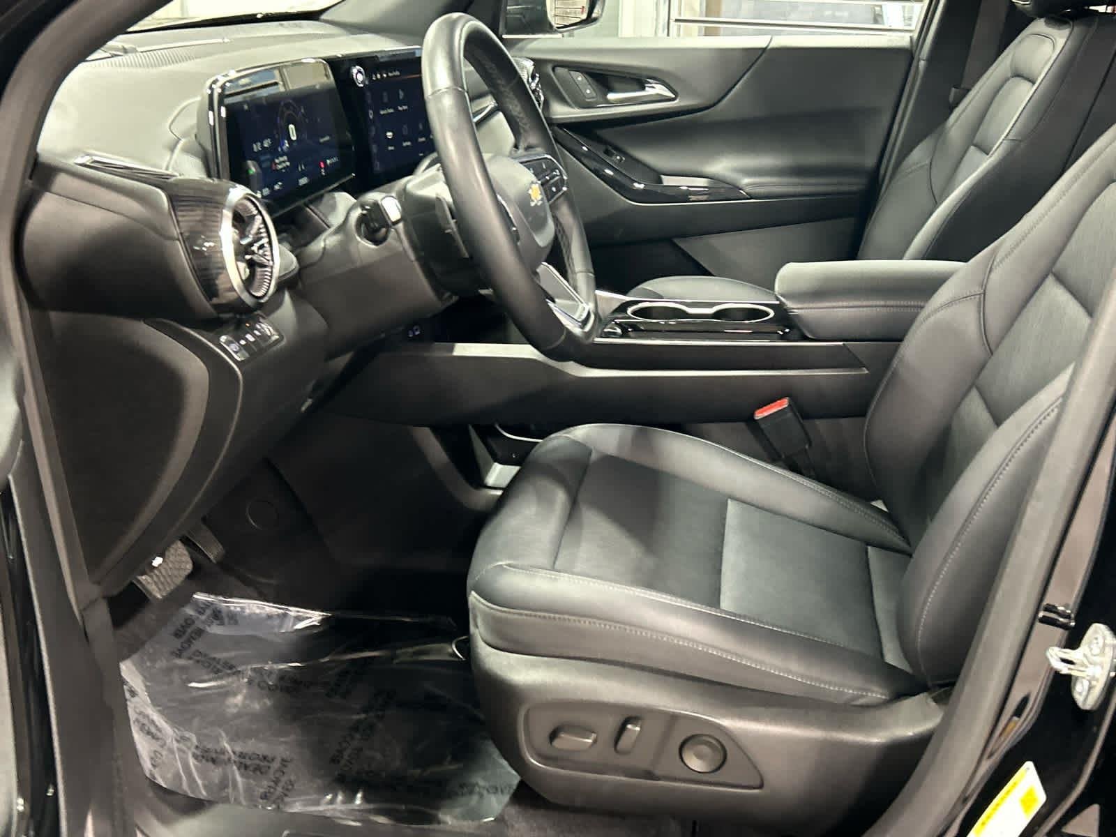2025 Chevrolet Equinox LT - Photo 25