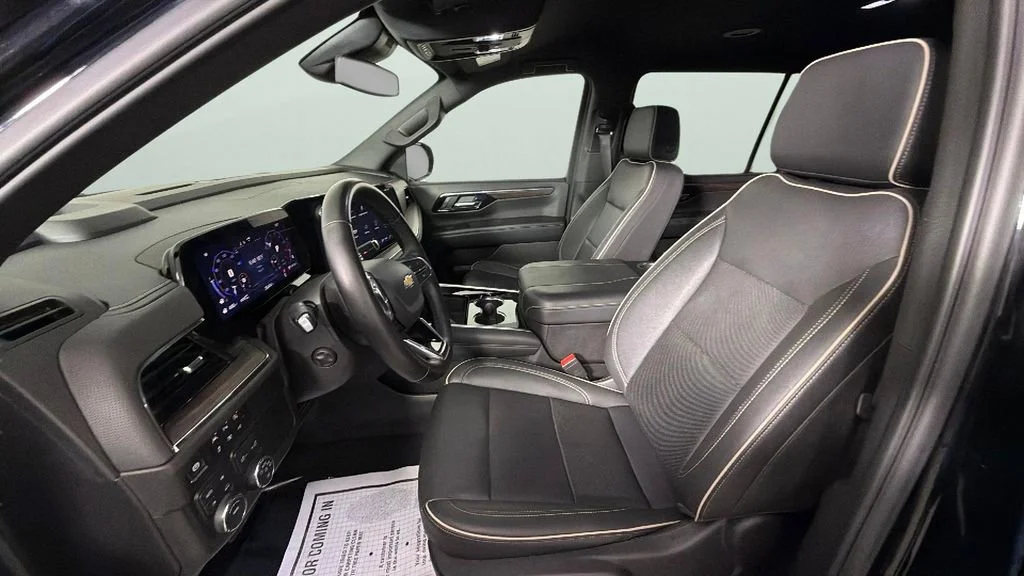 Used 2025 Black Chevrolet Premier image 17
