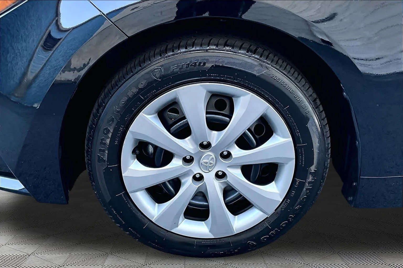 Used 2025 Midnight Black Metallic Toyota LE image 21