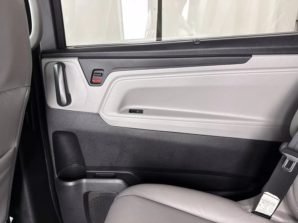 Used 2020 Silver Honda EX-L image 15