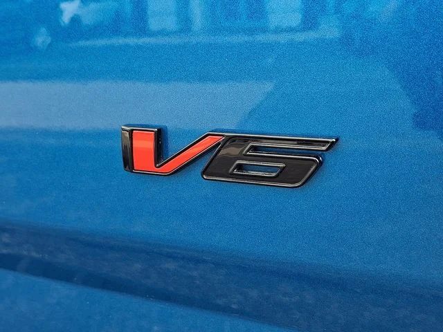 Used 2022 Blue Chevrolet Z71 image 30