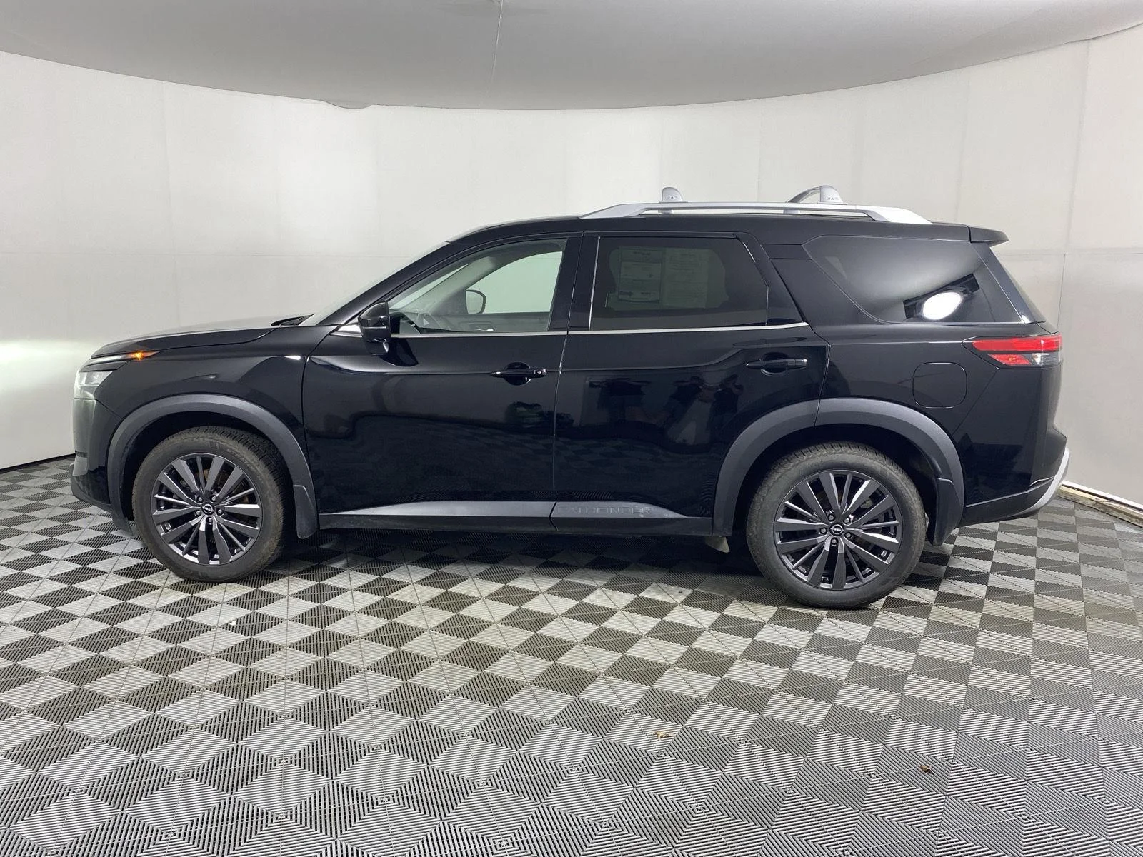 Used 2024 Super Black Nissan SL image 4