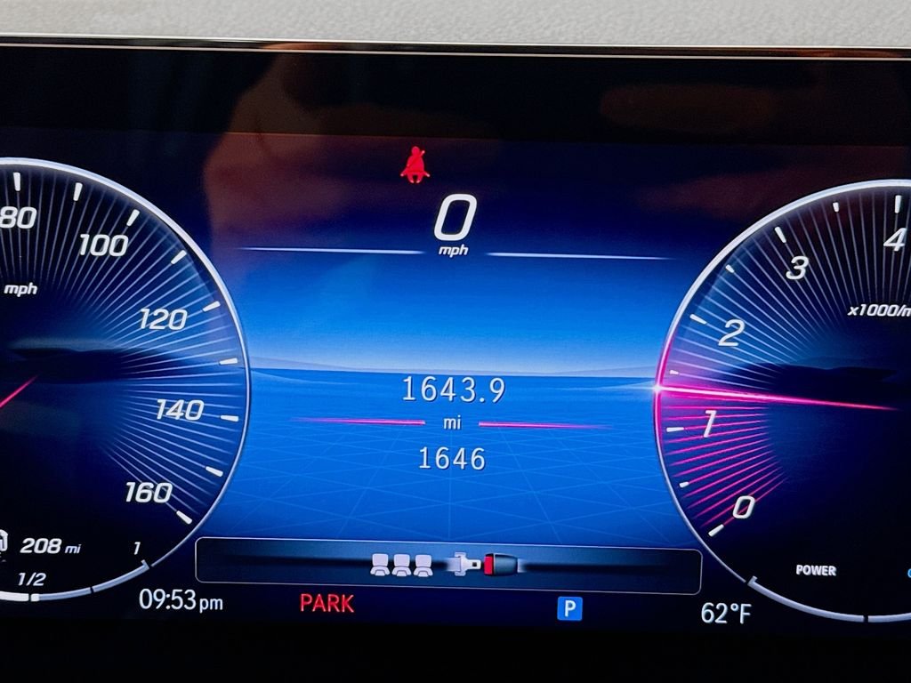 Used 2025 White Mercedes-Benz GLB 250 image 13