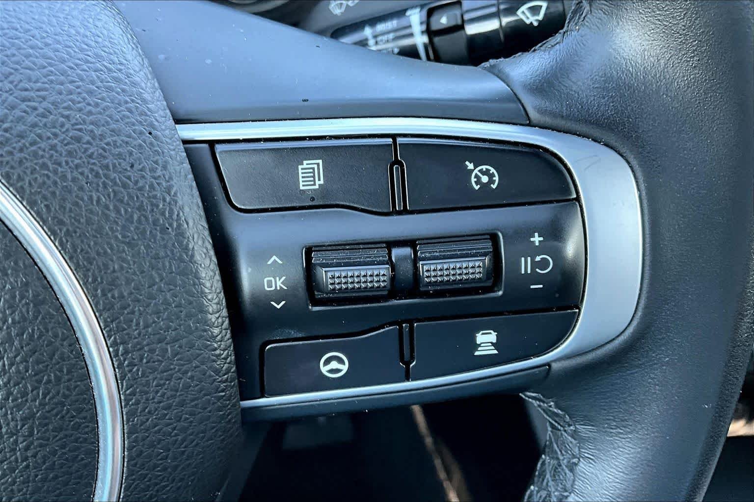 Used 2023 Wolf Gray Kia GT-Line image 26