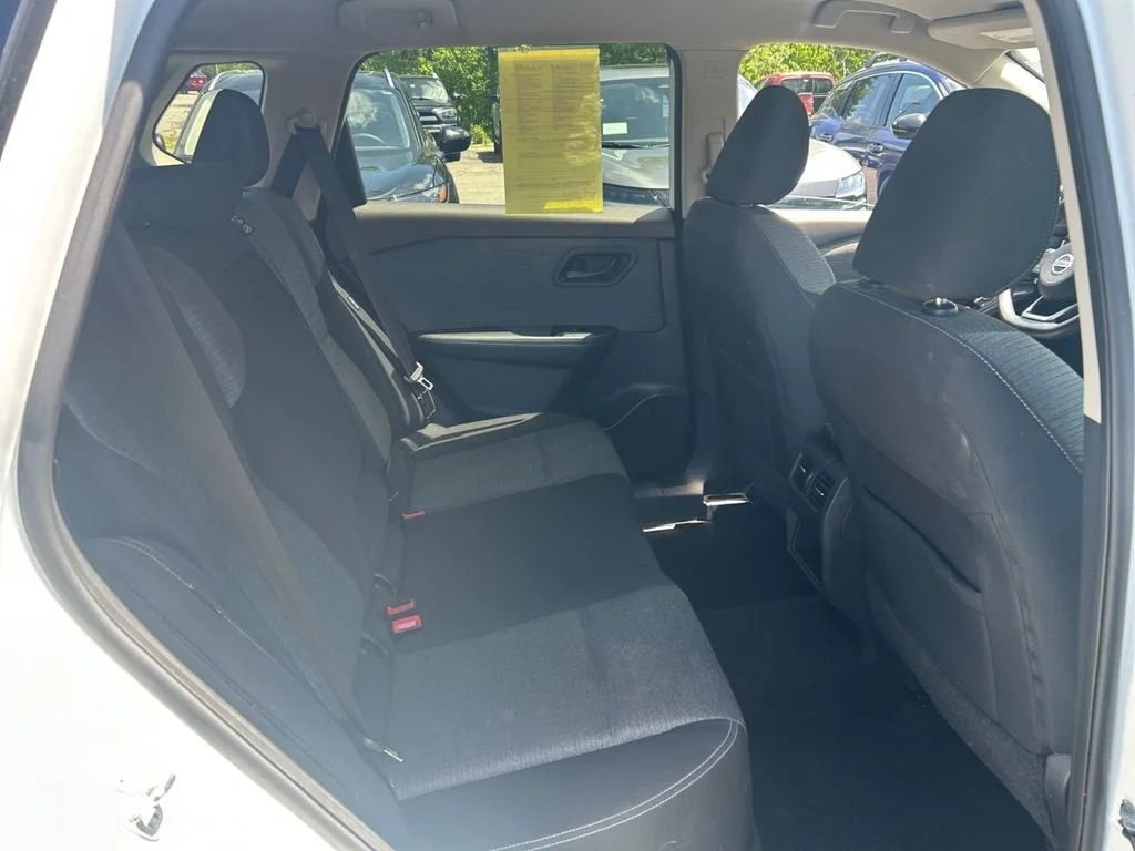 Used 2021 Glacier White Nissan S image 18