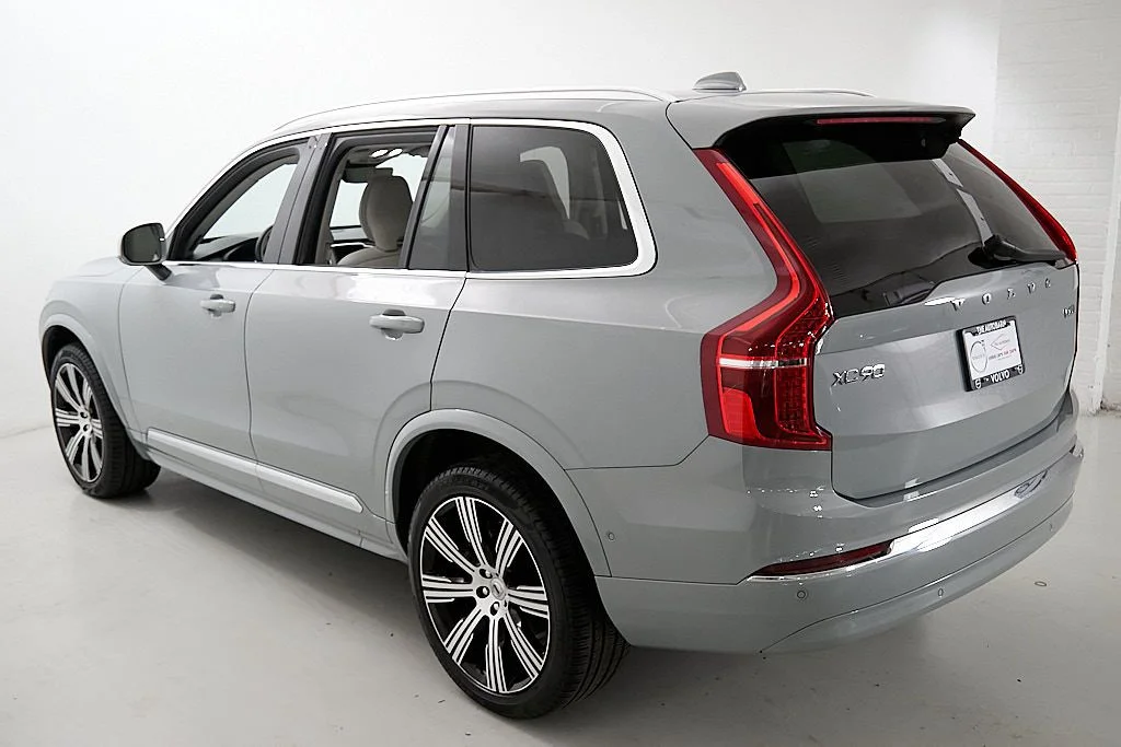 Used 2024 Vapour Grey Volvo Plus image 7