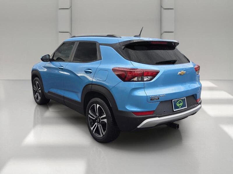 Used 2025 Marina Blue CHEVROLET FWD 4DR LT image 3