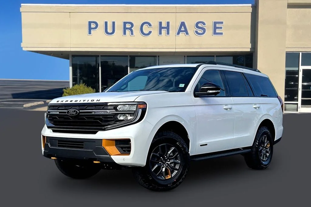 New 2026 Star White Metallic Tri-Coat Ford Tremor® image 2