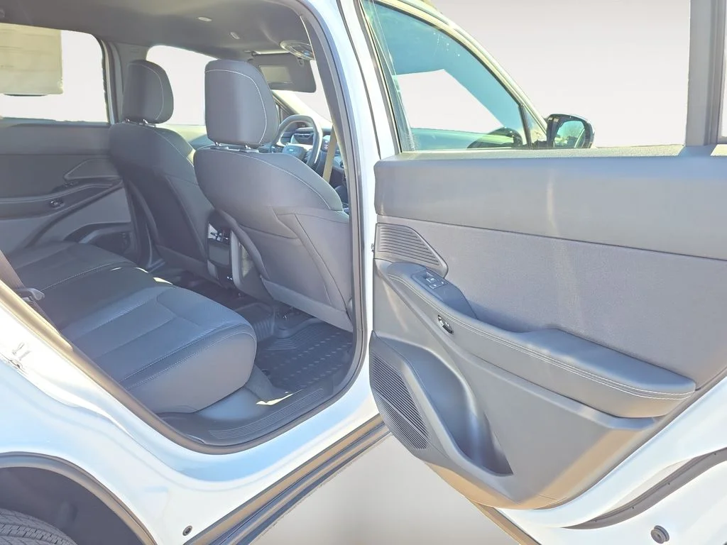 New 2026 Bright White Clearcoat Jeep Laredo image 11