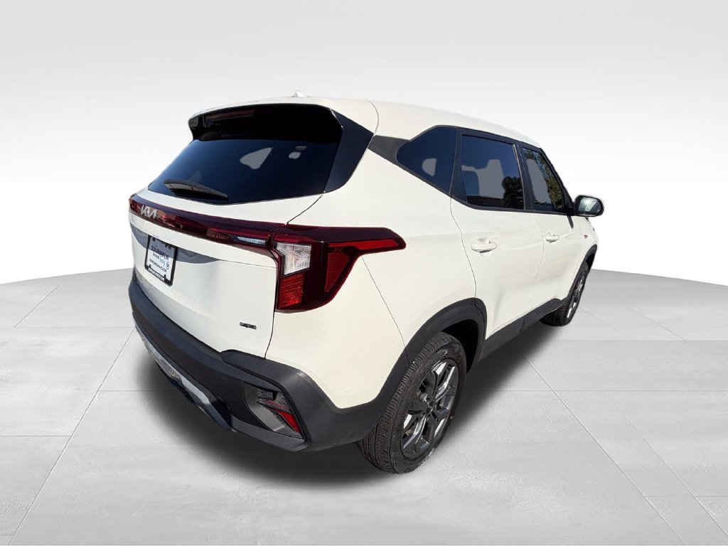 Used 2024 White Kia LX image 6