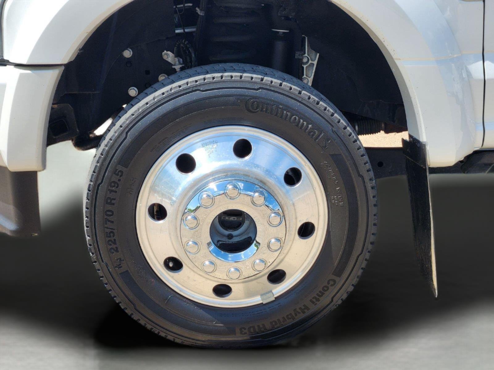 Used 2022 Star White Metallic Tri-Coat Ford Platinum image 9