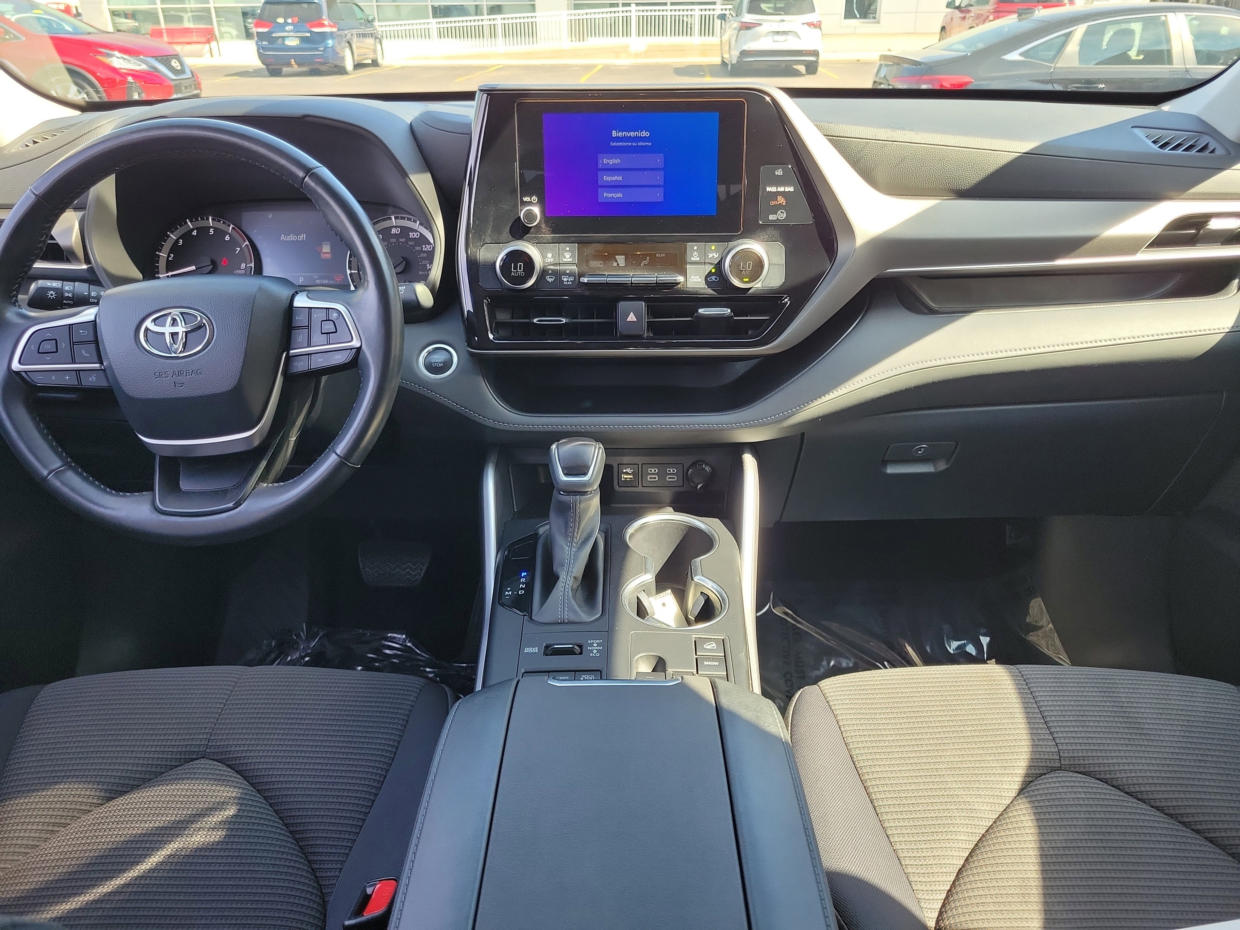 2024 Toyota Highlander LE - Photo 9