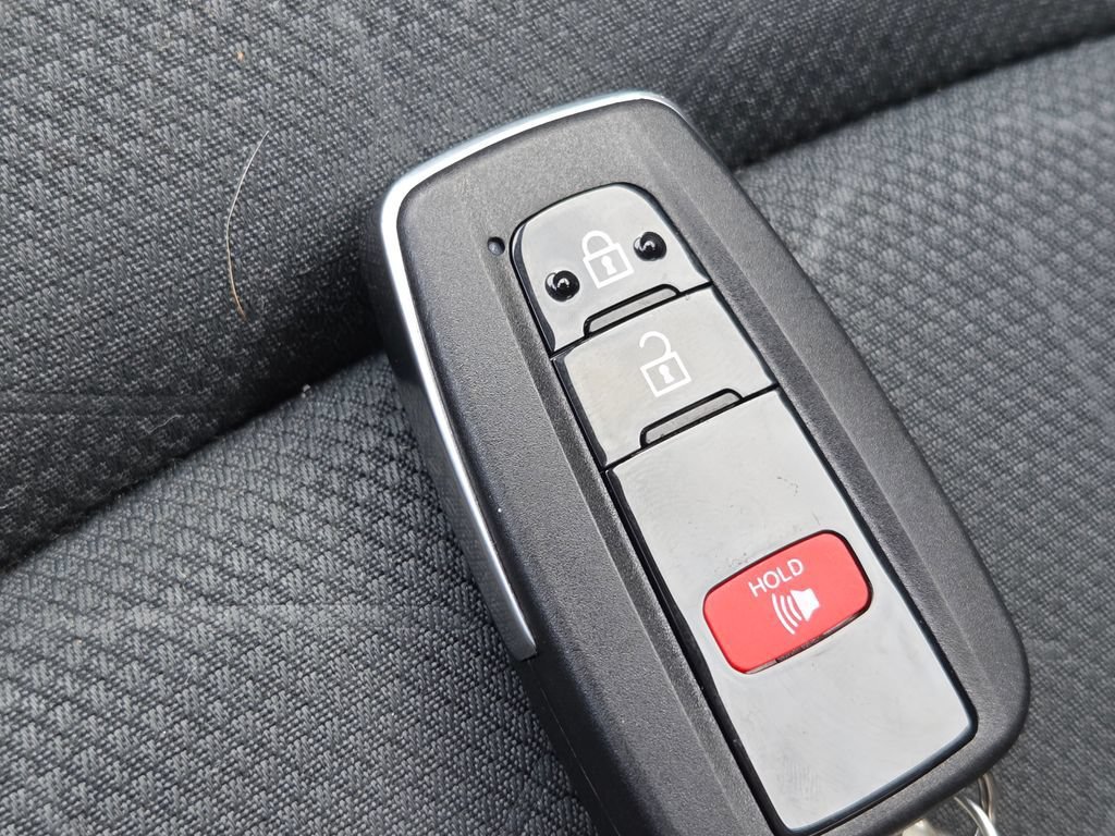 2024 Toyota RAV4 XLE - Photo 34