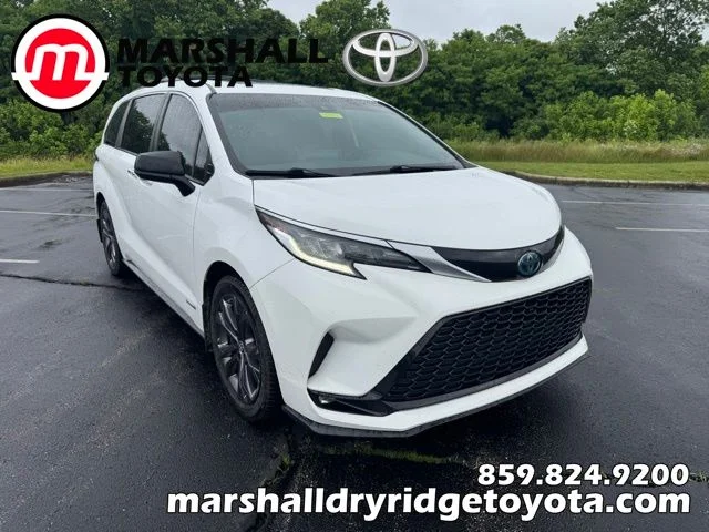 2021 Toyota Sienna XSE 7-Passenger Hybrid FWD's photo
