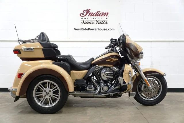 2014 Harley-Davidson® Trike FLHTCUTG - Tri Glide Ultra