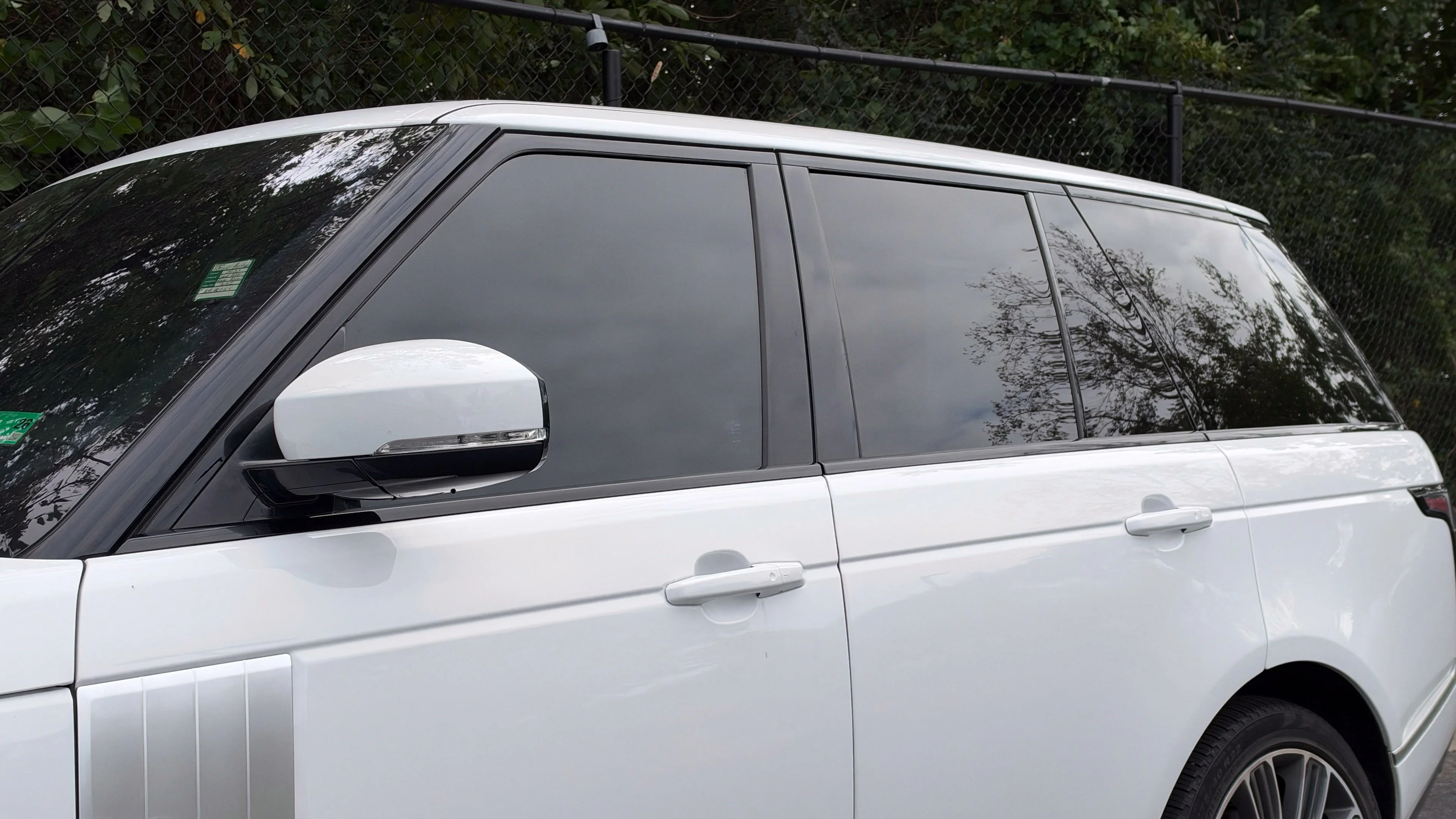 Used 2022 White Land Rover Westminster image 10