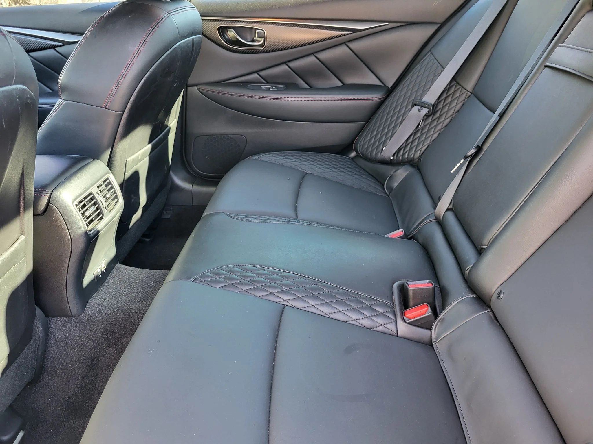 Used 2023 Majestic White INFINITI RED SPORT 400 image 28