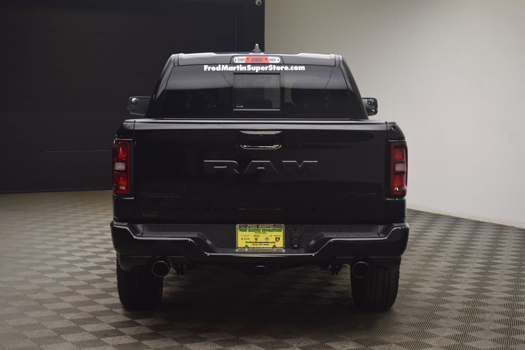 New 2026 Diamond Black Crystal Pearl-Coat Exterior Paint RAM Big Horn/Lone Star image 12