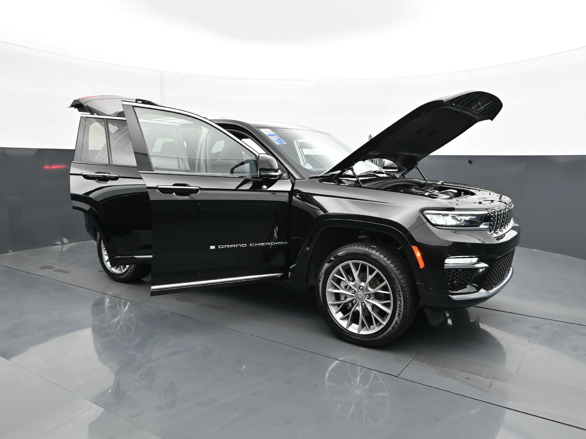 Used 2023 Diamond Black Crystal Pearlcoat Jeep Summit image 40