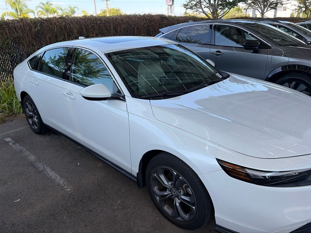 Used 2023 White Honda EX image 29