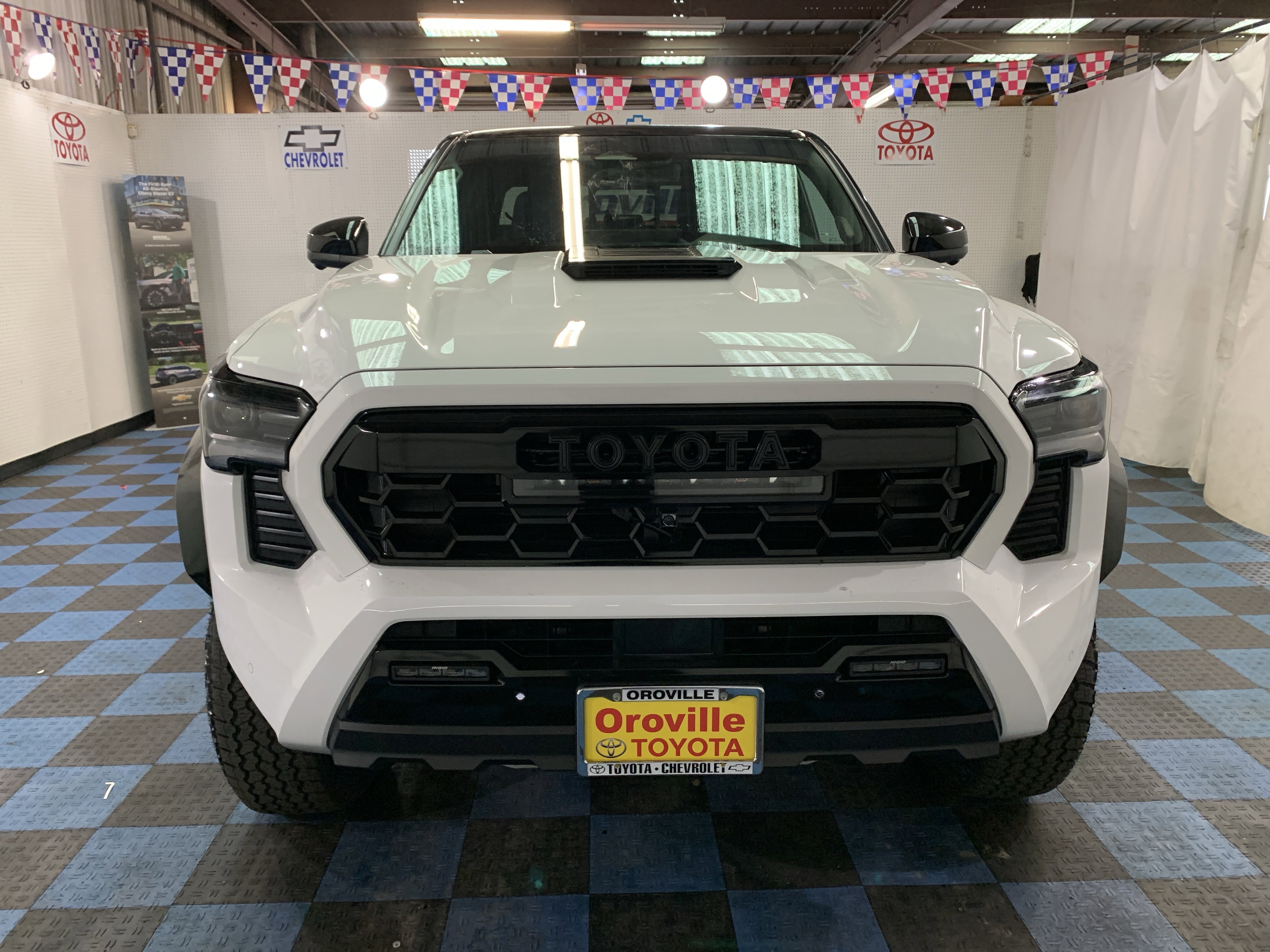 2025 Toyota Tacoma TRD Pro - Photo 7