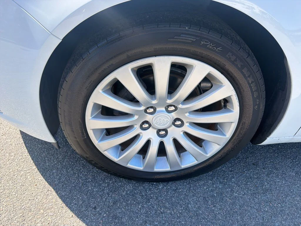 Used 2011 White Buick CXL image 10