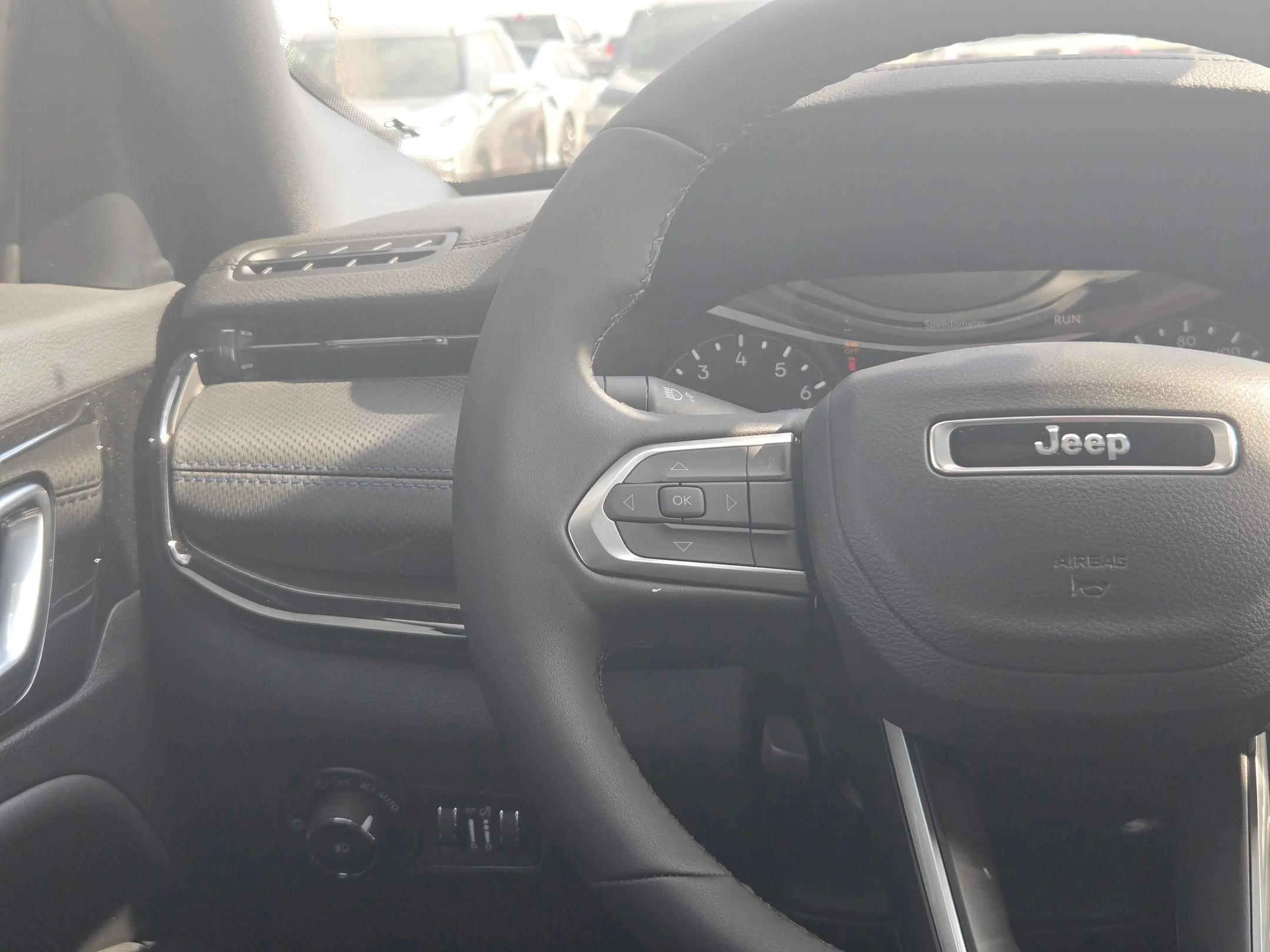 New 2026 Red Hot Pearl-Coat Exterior Paint Jeep Latitude image 19