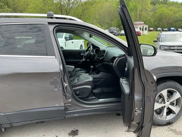 Used 2020 Gray Jeep Limited image 39